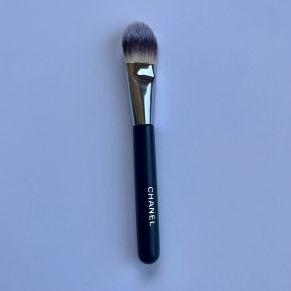 CHANEL flat foundation brush - Picture 5 of 6